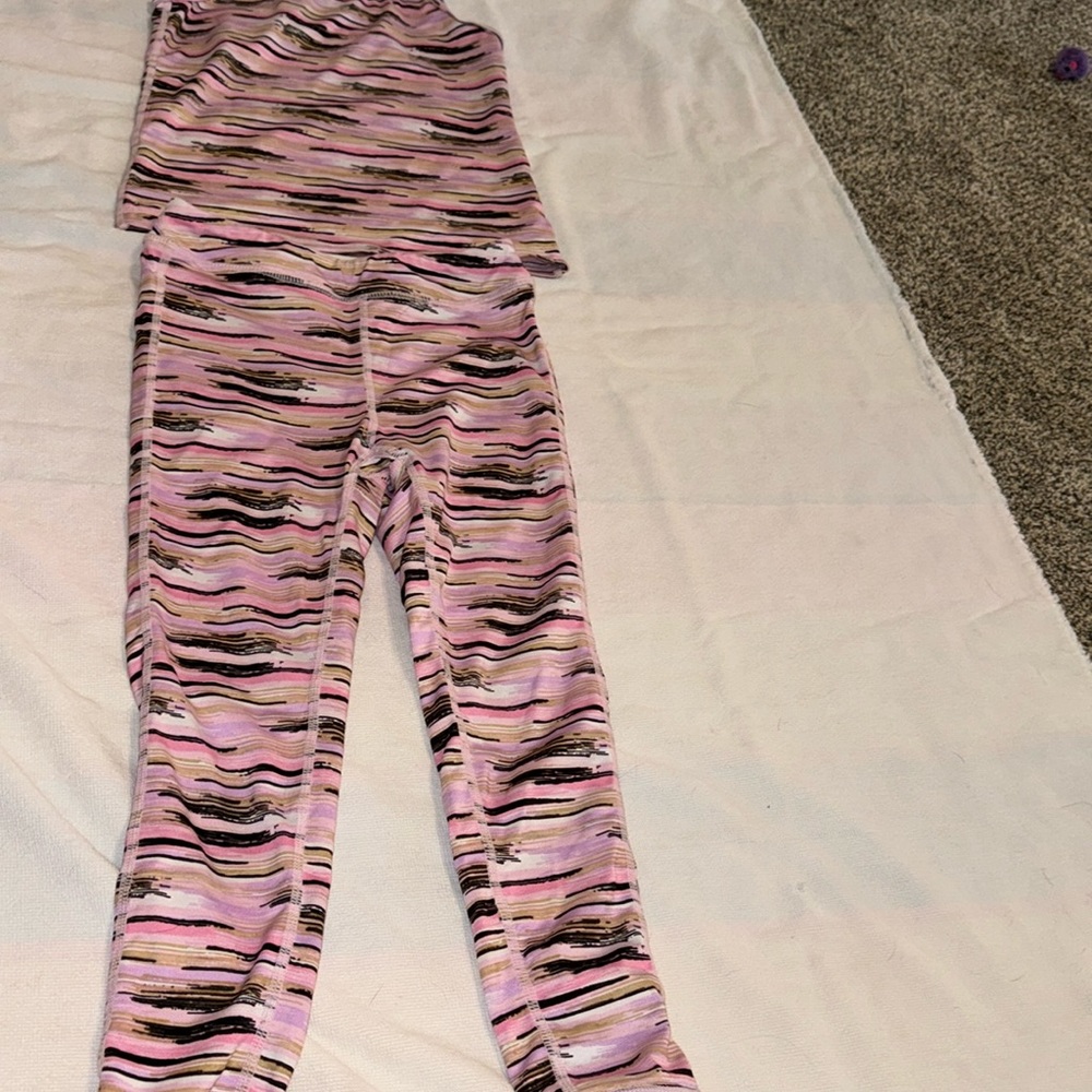 Girls Capri sport leggings and matching workout top